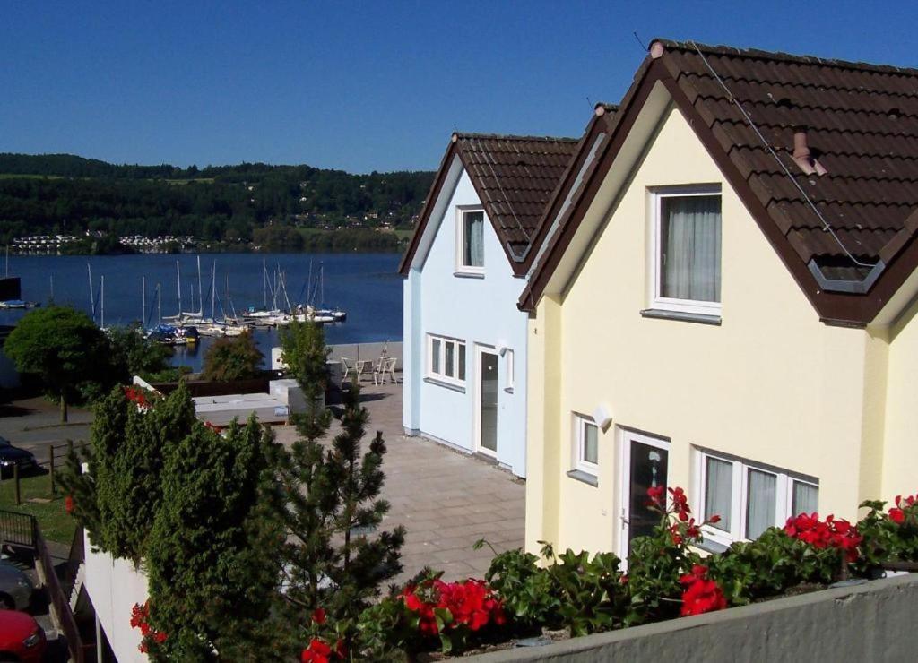 Gemutliche 93M2Fewo Mit 2 Schlafzimmern Und Seitlichem Seeblick Vom Balkon Scheid  Ngoại thất bức ảnh