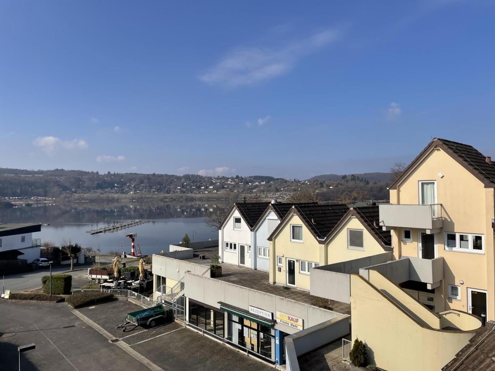 Gemutliche 93M2Fewo Mit 2 Schlafzimmern Und Seitlichem Seeblick Vom Balkon Scheid  Ngoại thất bức ảnh